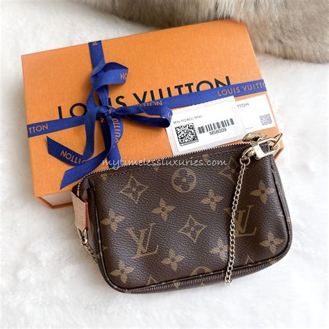 pochette piccola louis vuitton|louis vuitton mini pochette price.